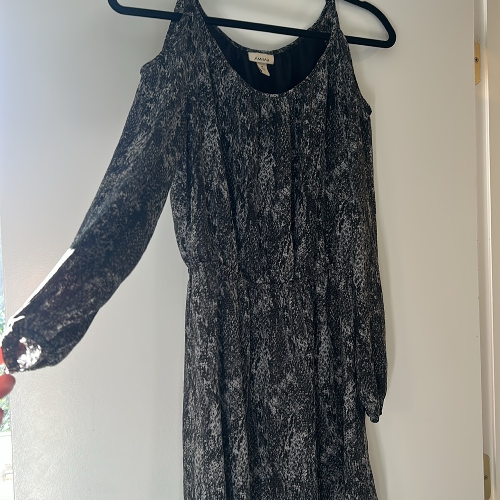 Amber cold-shoulder snakeskin black and grey mini dress - Picture 3 of 4